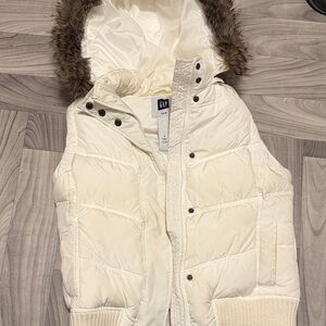 GAP Off-White Puffer Vest with Faux Fur Trim